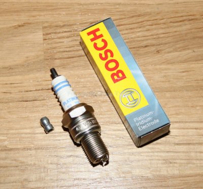 (Bild für) ZÜNDKERZE BOSCH W5DP0 W235P21 0241247500 FÜR/KOMPATIBEL ZU O.E. TEILENUMMERN ZU VERGLEICHSZWECKEN: A0011590503 0011590503 99917001790 008811403 101000006AG EAN: 3165141049435