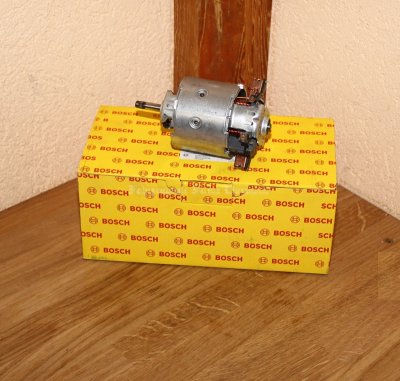 (Bild für) GEBLÄSEMOTOR LÜFTERMOTOR BOSCH 0130111145 FÜR/KOMPATIBEL ZU 964 993 O.E. TEILENUMMER ZU VERGLEICHSZWECKEN: 99362432801 EAN: 3165142533742