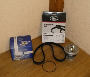 (Bild für) ZAHNRIEMEN GATES 5047 INKL. WASSERPUMPE BUGATTI FÜR/KOMPATIBEL ZU z.B. C20NE bis Motor O.E. TEILENUMMERN ZU VERGLEICHSZWECKEN: 90122429 90234902 90325578 90353211 90409900 90410014 R1160018 1334008 90220568 90272361 EAN: 5412571002812